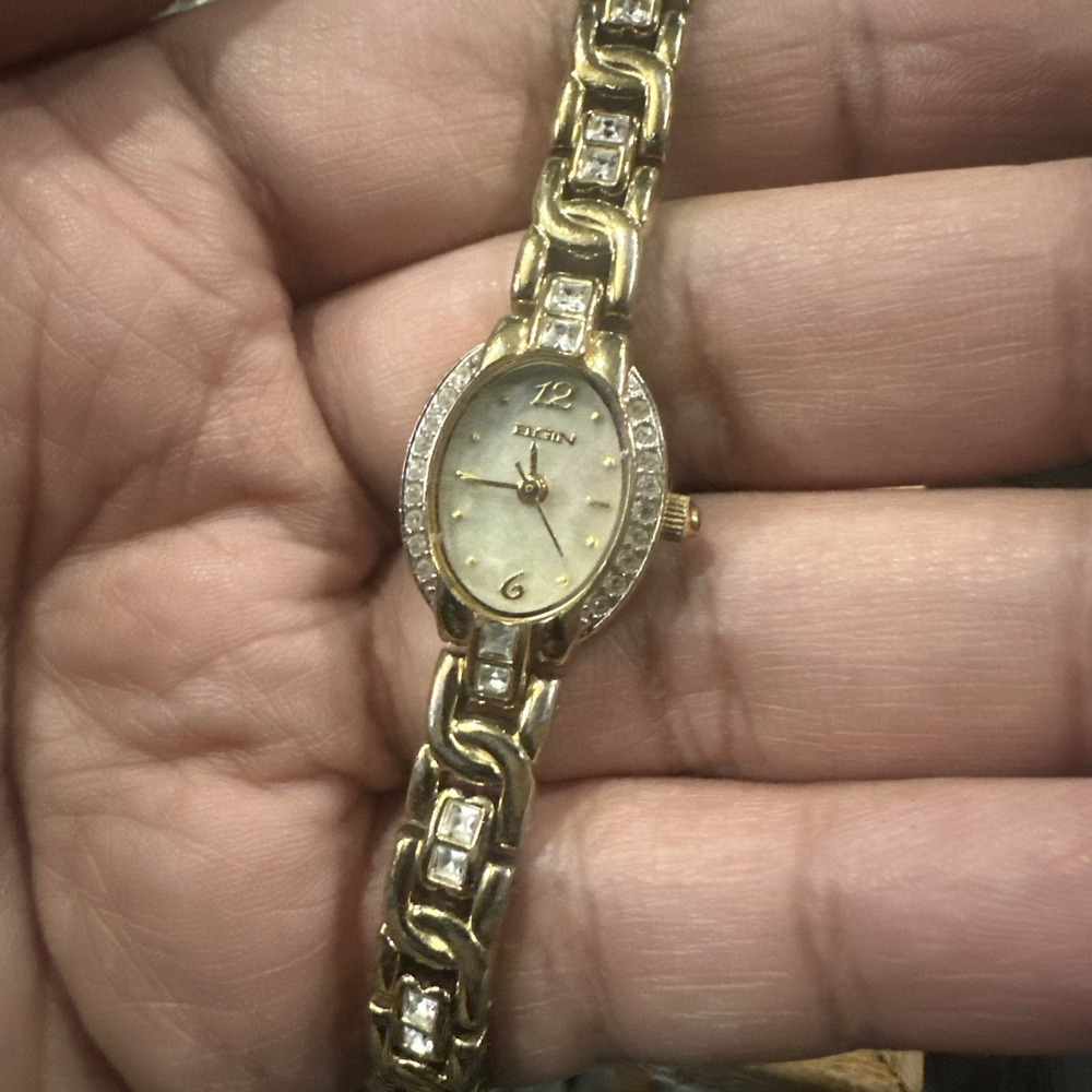 Working Vintage ELGIN Mother Pearl Oval Crystals Dainty Woman's Watch 16mm 6.25"